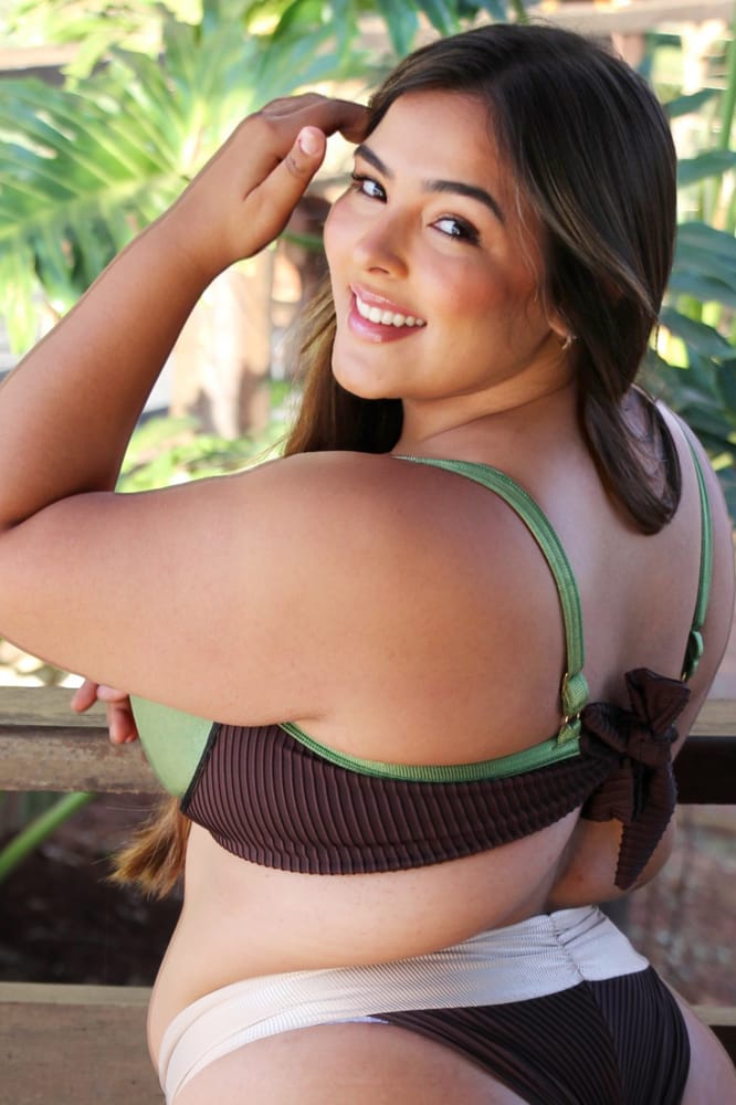 Plussize Tricolor Textured Underwire Bikini Top